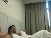 全程露脸经理带女秘书出差自拍视频