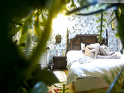 外表清纯漂亮的短发美女脱掉裤子才发现逼毛那么旺,骑在男友头上让他舔,干的高潮不断,叫床声真是绝了.国语!